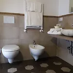 Glicini Bed & Breakfast 4*